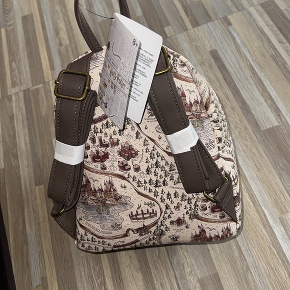 LOUNGEFLY Harry Potter school grounds pattern 2 - Picture 4 of 6